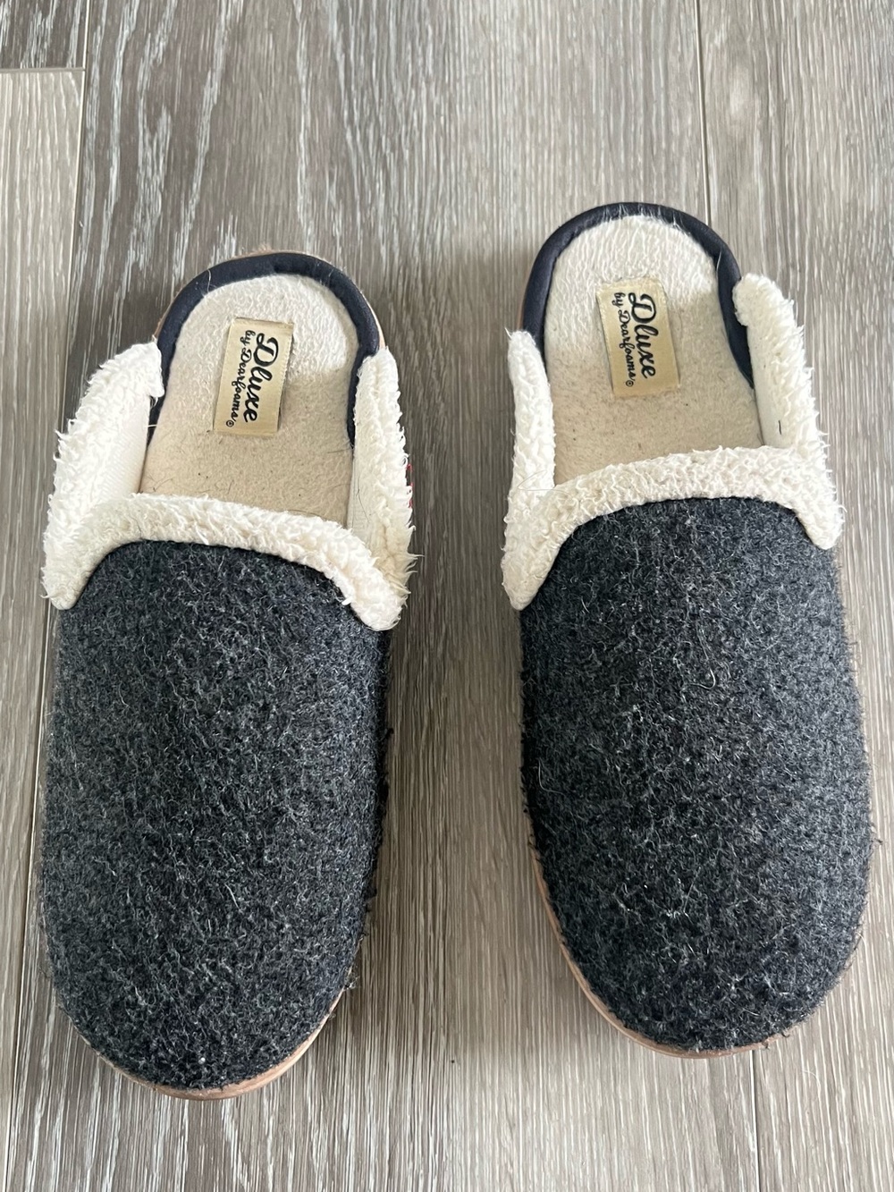 dearfoams Charcoal Gray & Cream Sherpa Lined Women's Slippers